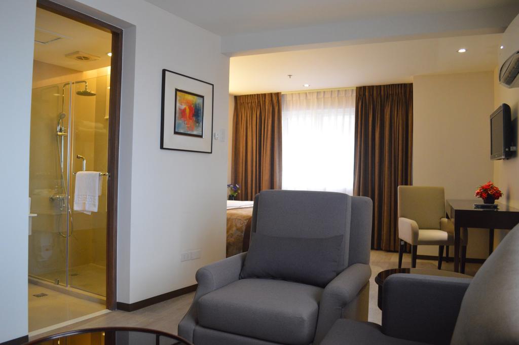 Imperial Palace Suites Ciudad Quezon Exterior foto