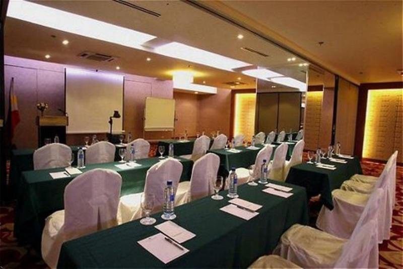 Imperial Palace Suites Ciudad Quezon Exterior foto