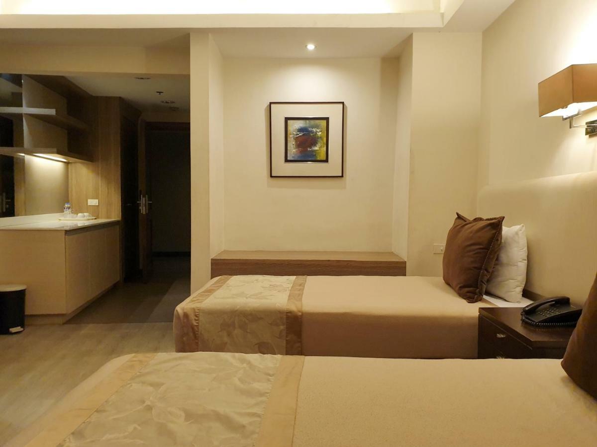 Imperial Palace Suites Ciudad Quezon Exterior foto