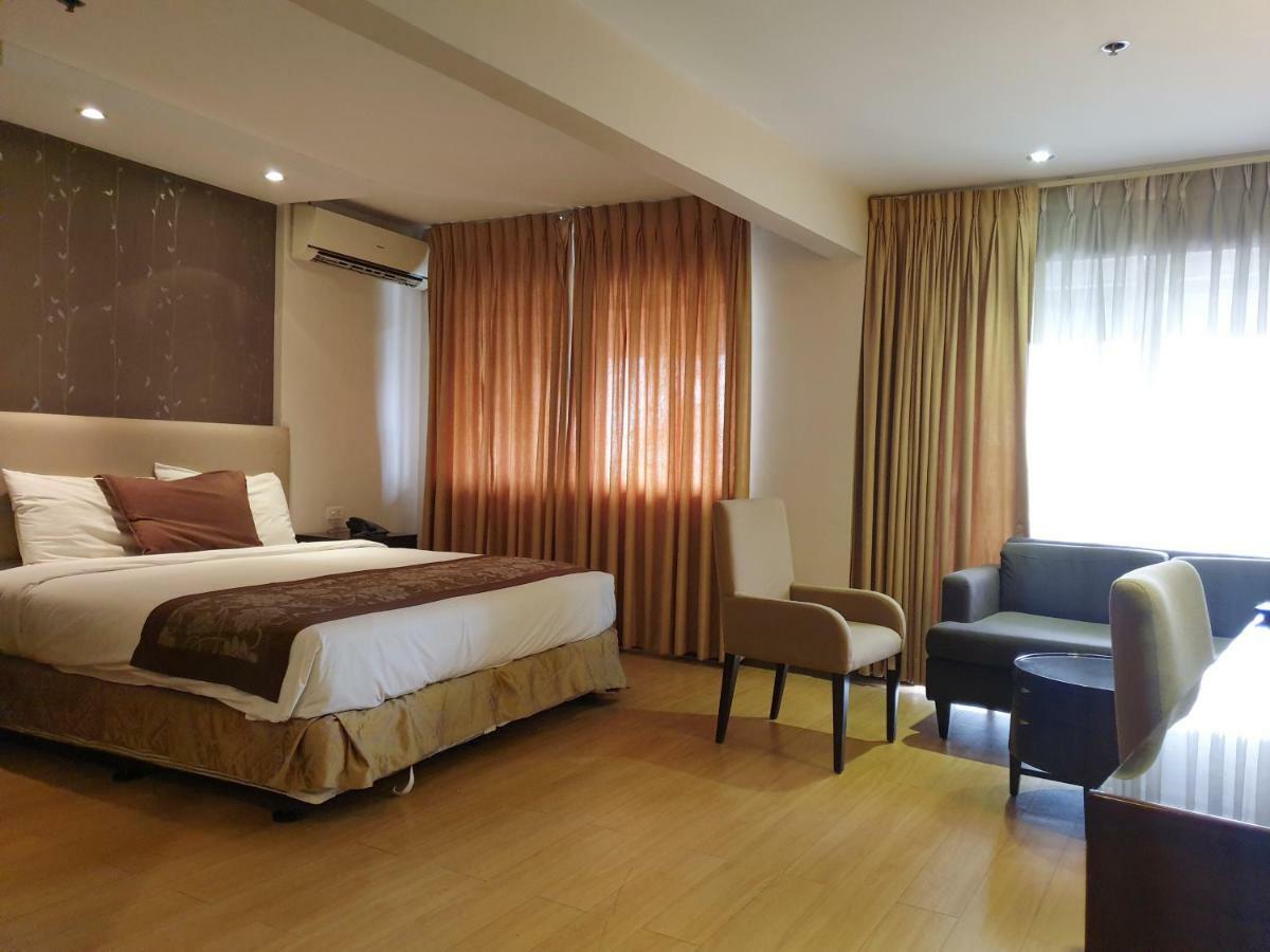 Imperial Palace Suites Ciudad Quezon Exterior foto