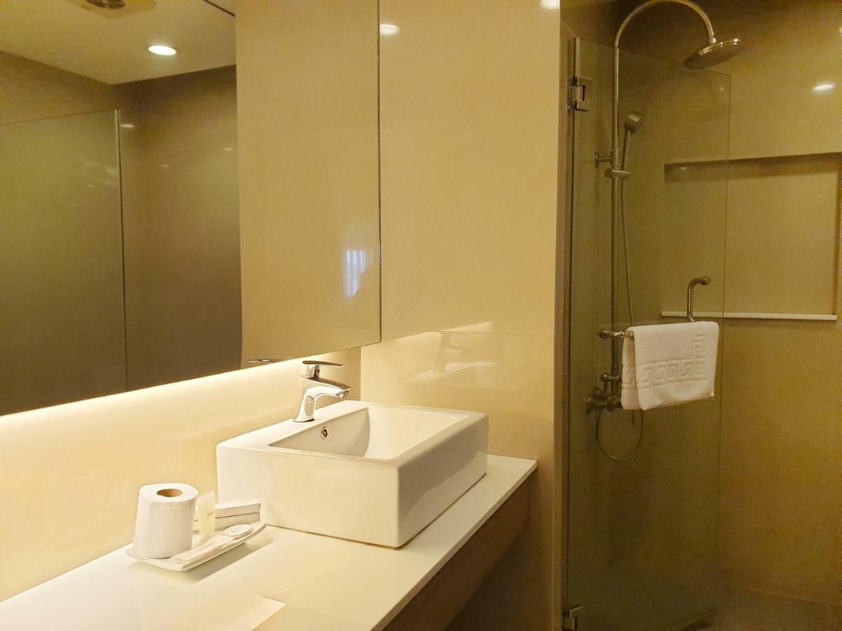 Imperial Palace Suites Ciudad Quezon Exterior foto